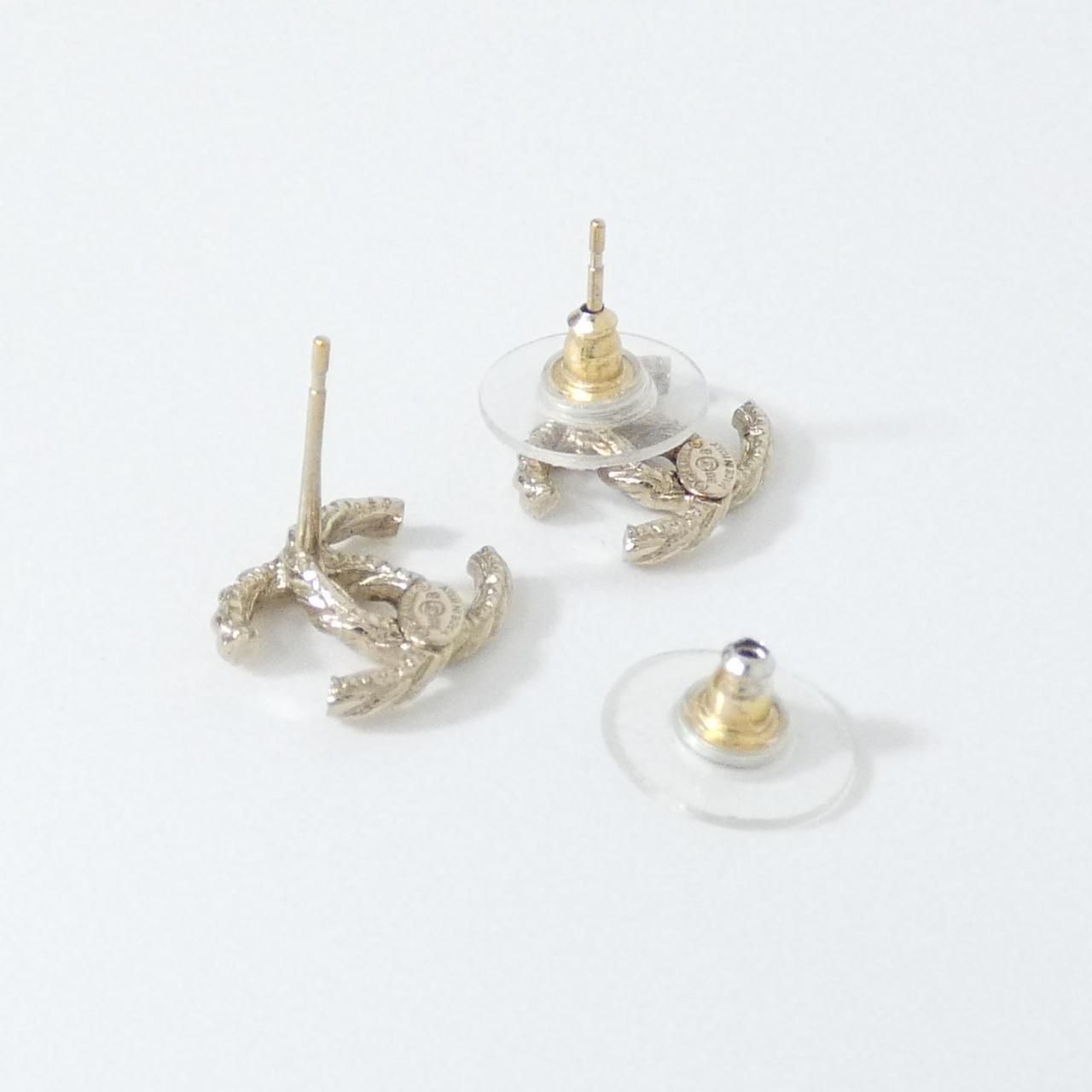 Chanel Earrings Gold — view 3
