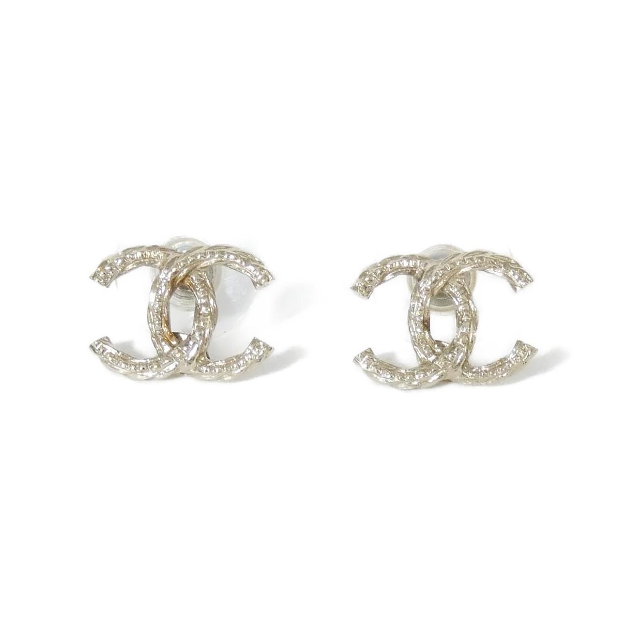 Chanel Earrings Gold
