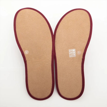 Gucci Geometric Travel Set Eye Mask Slippers Air Pillow Pouch — view 3