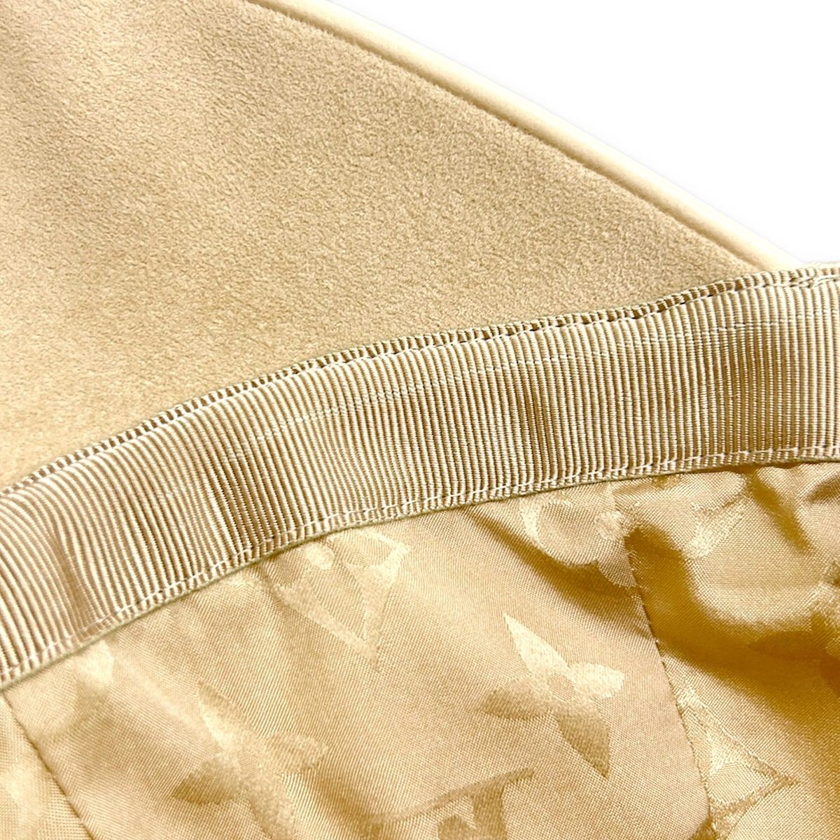 Louis Vuitton Cap LV Fast Ivory Beige Cotton Silk — view 8