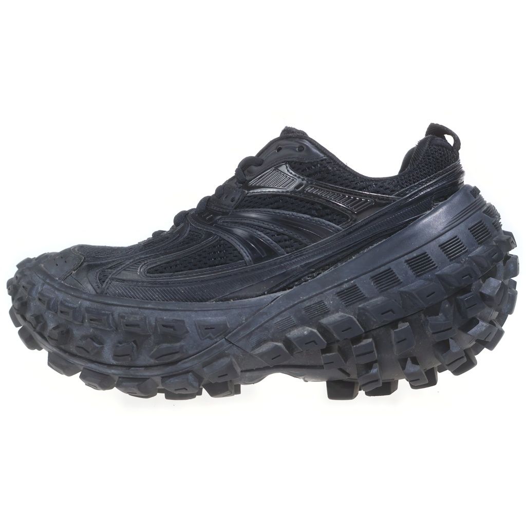 Balenciaga Bouncer Defender Sneakers Low Cut Black
