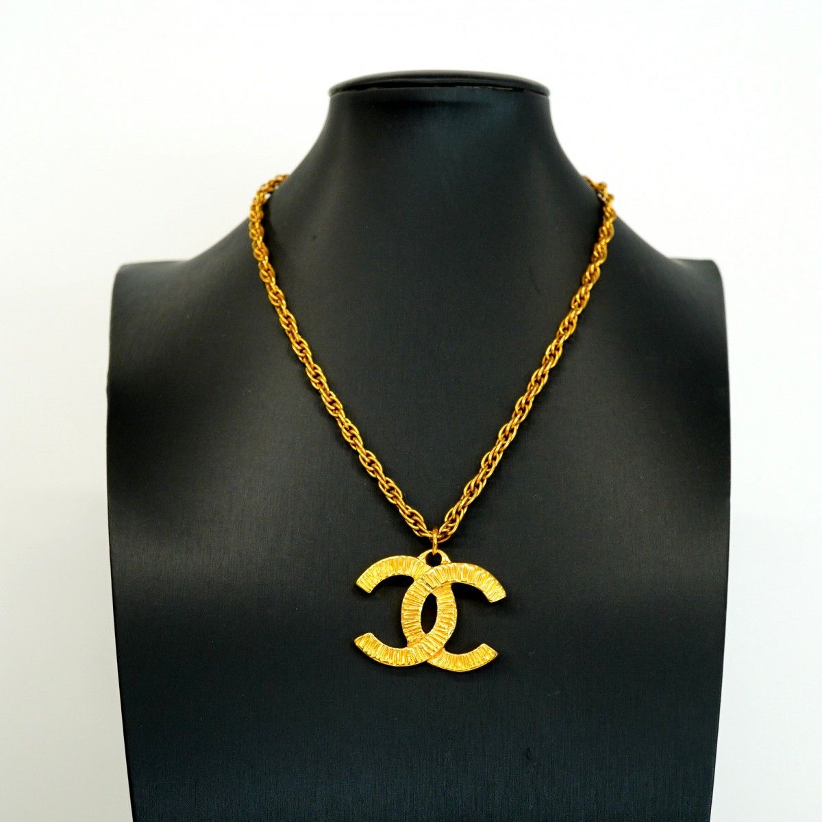 Chanel Necklace Vintage CC Logo Gold Plated — view 8