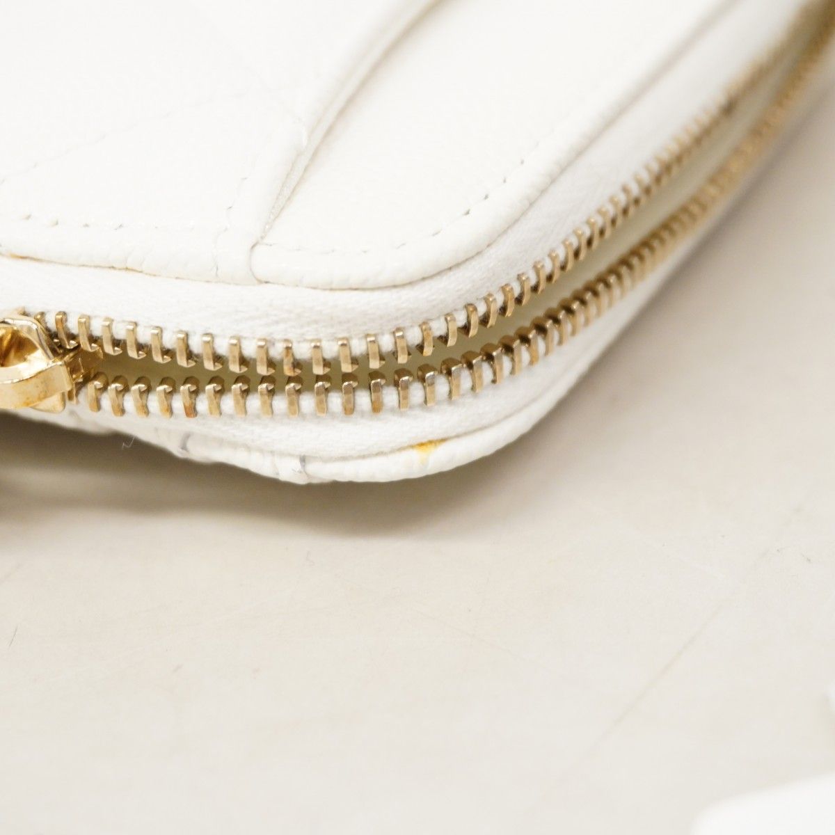Chanel Coin Case Quilted Caviar Leather White Champagne Gold — view 5