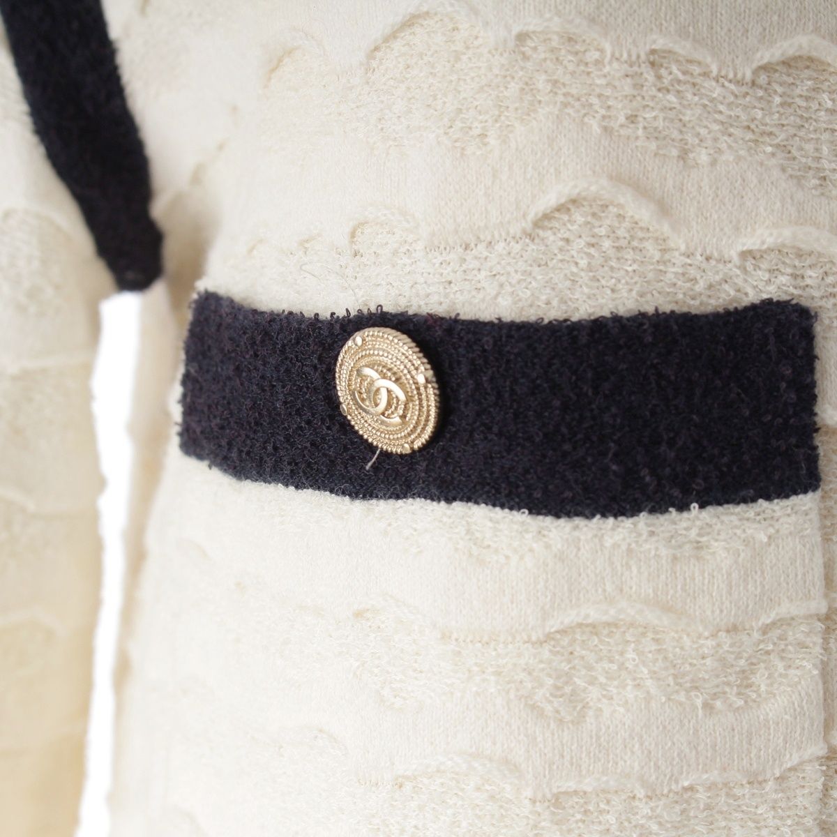 Chanel Cotton Cashmere CC Logo Cardigan Jacket White Black 36 — view 8