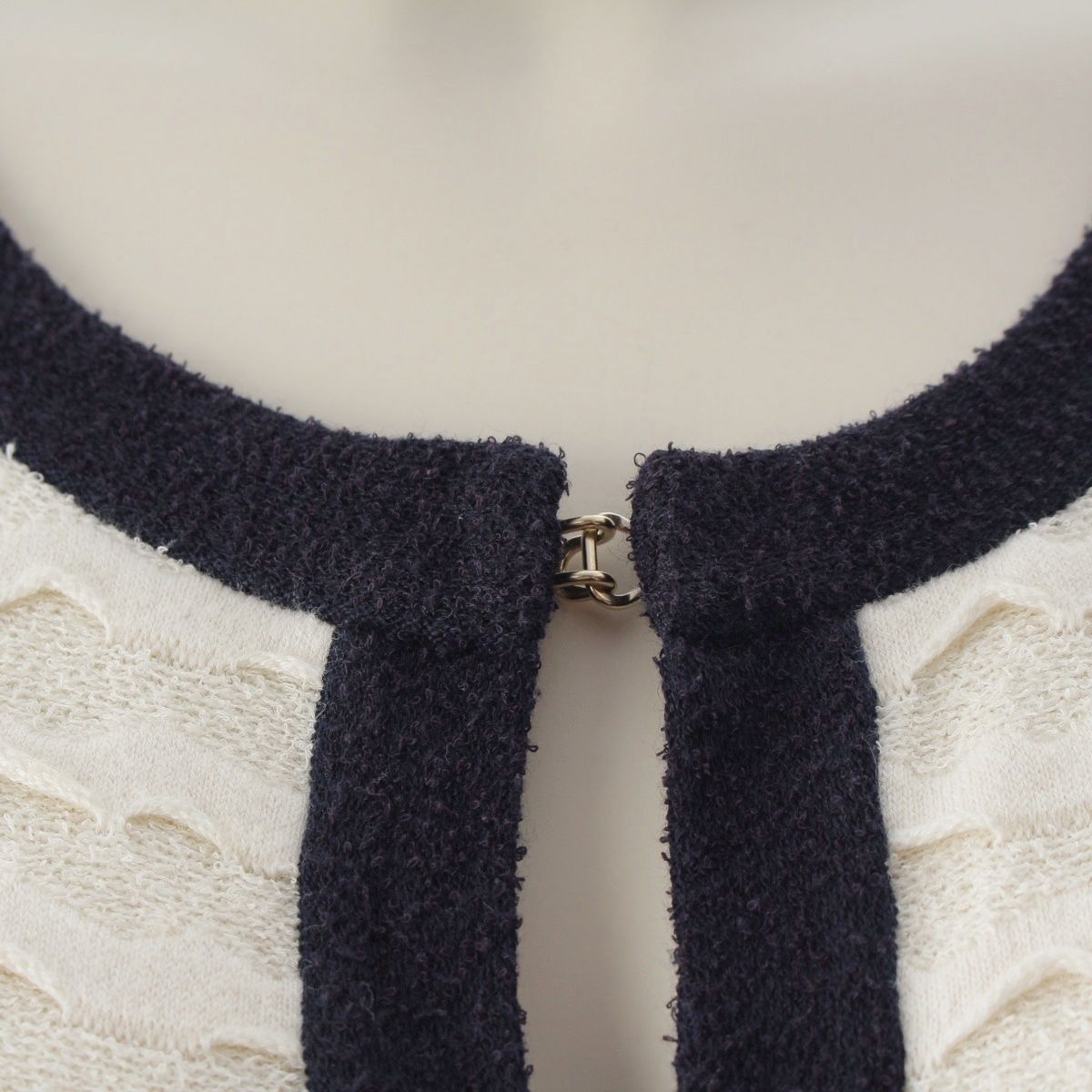 Chanel Cotton Cashmere CC Logo Cardigan Jacket White Black 36 — view 7