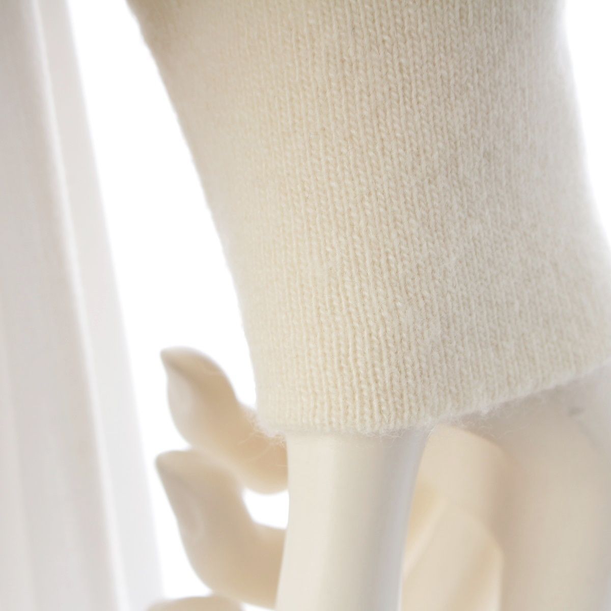 Chanel Cashmere CC Logo Patch Crew Neck Sweater Knit Top Ivory 36 — view 8