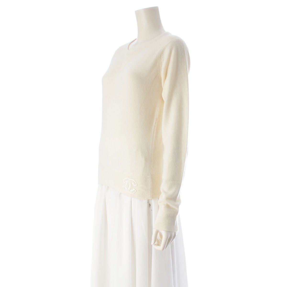 Chanel Cashmere CC Logo Patch Crew Neck Sweater Knit Top Ivory 36 — view 2