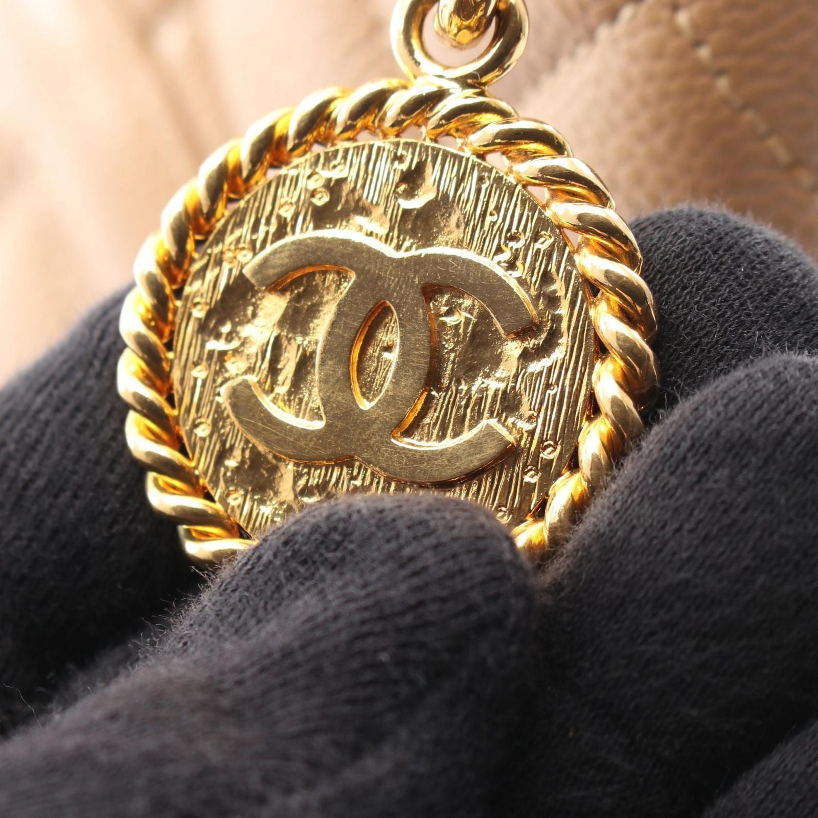 Chanel Tote Reissue Beige Caviar Leather — view 8