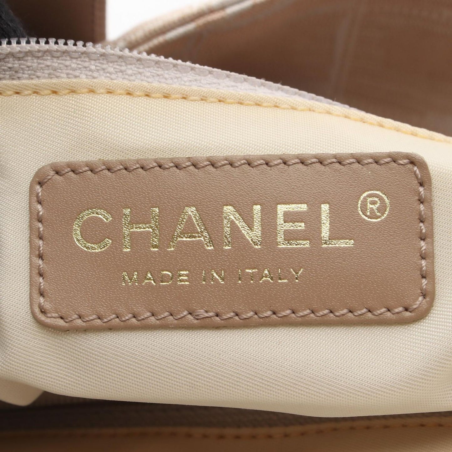 Chanel Tote New Travel Line GM Beige Leather GM — view 4