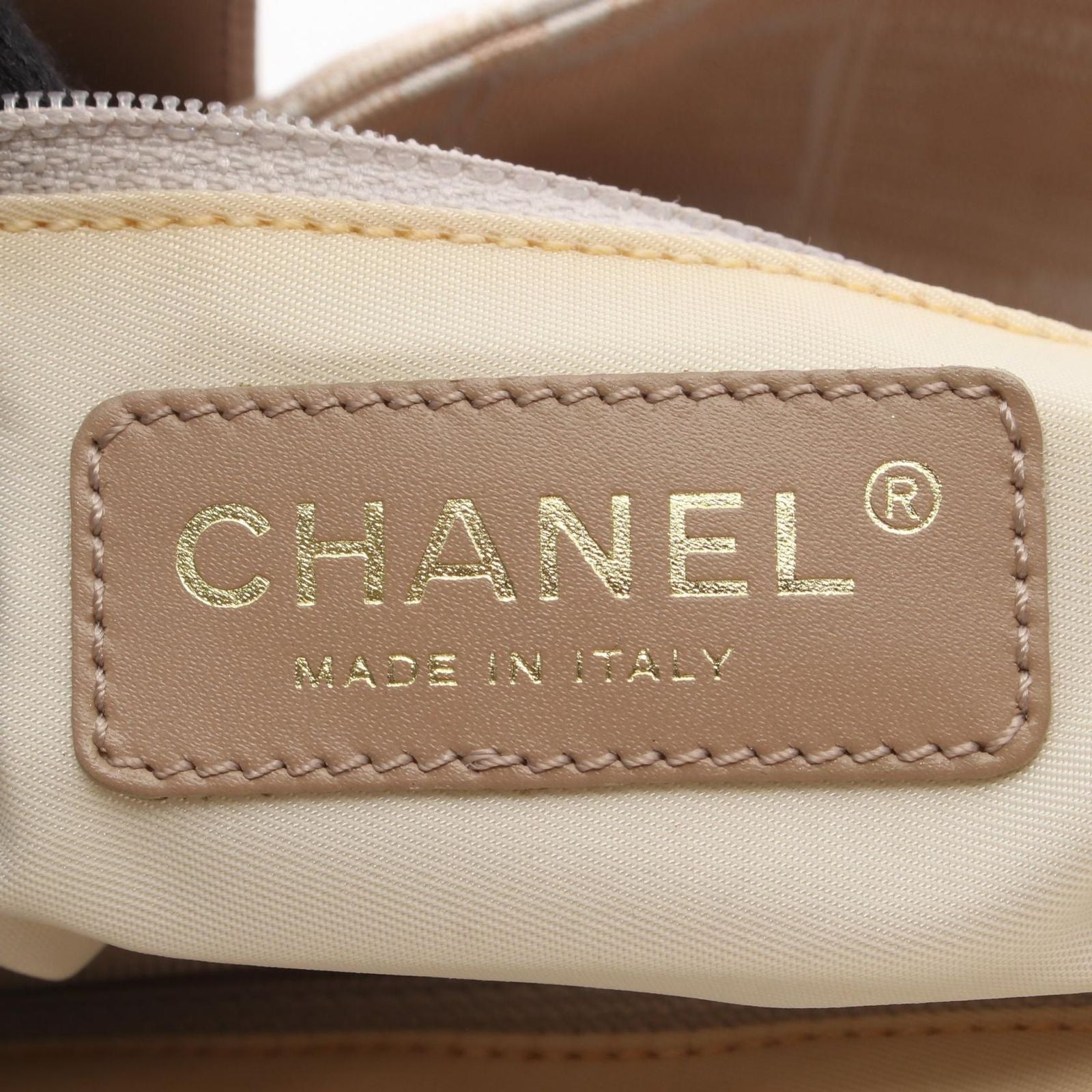 Chanel Tote New Travel Line GM Beige Leather GM — view 4