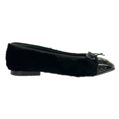 Chanel Flat Shoes 35 C Black Mink Ribbon CC Logo Leather — view 2