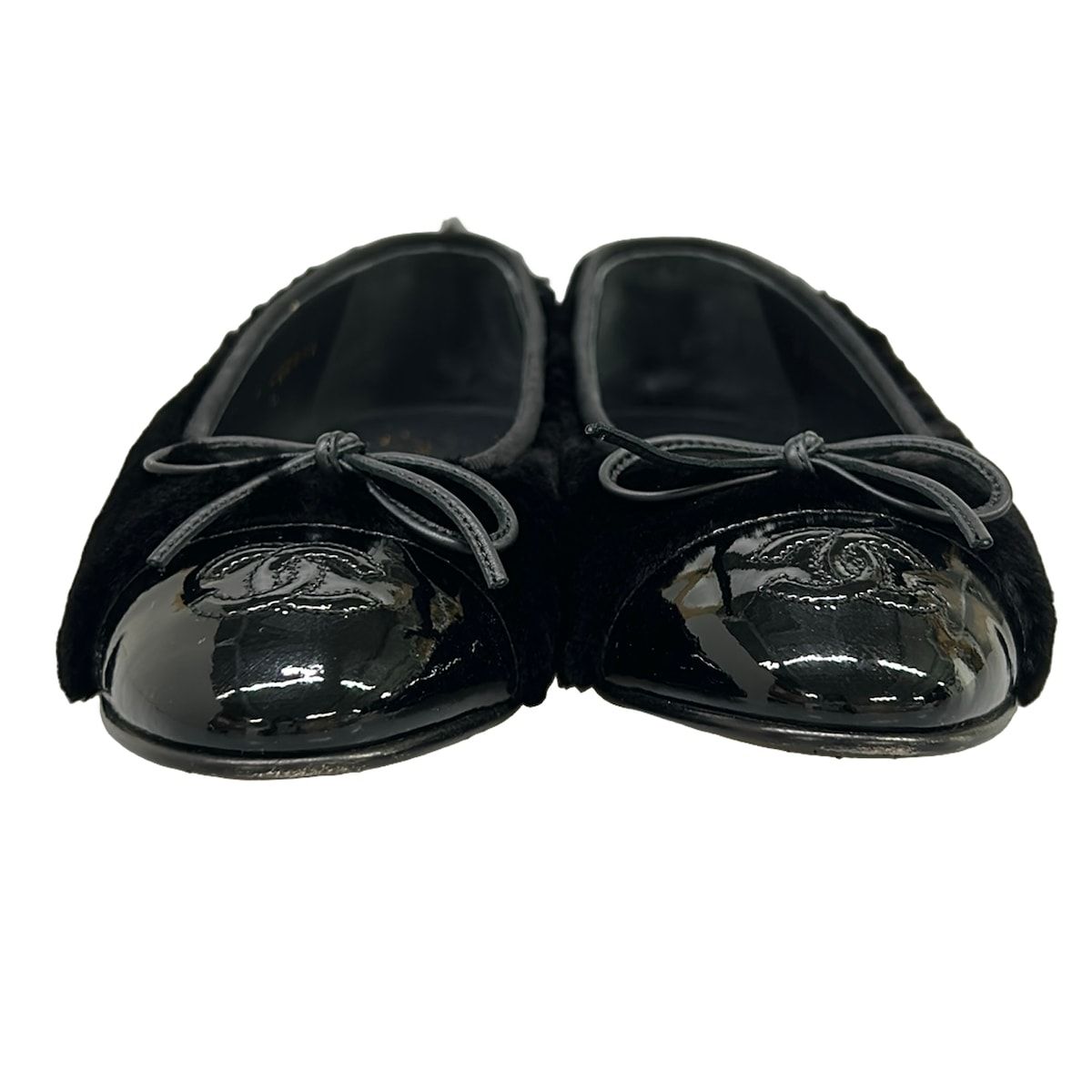 Chanel Flat Shoes 35 C Black Mink Ribbon CC Logo Leather — view 5