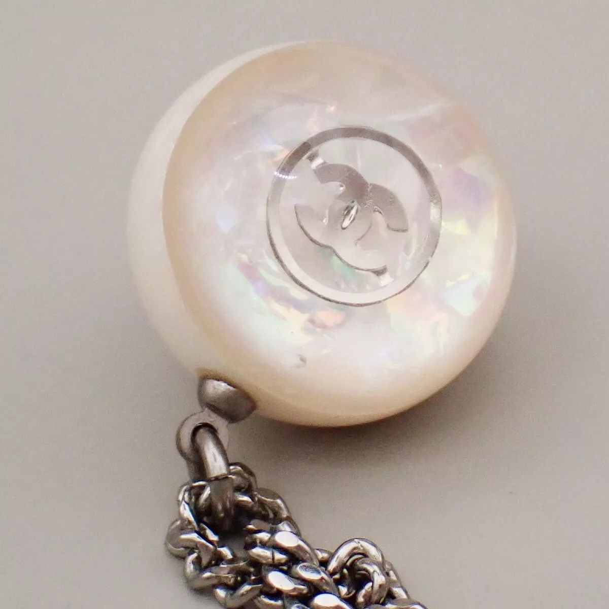 Chanel Necklace CC Logo Silver Off White — view 2