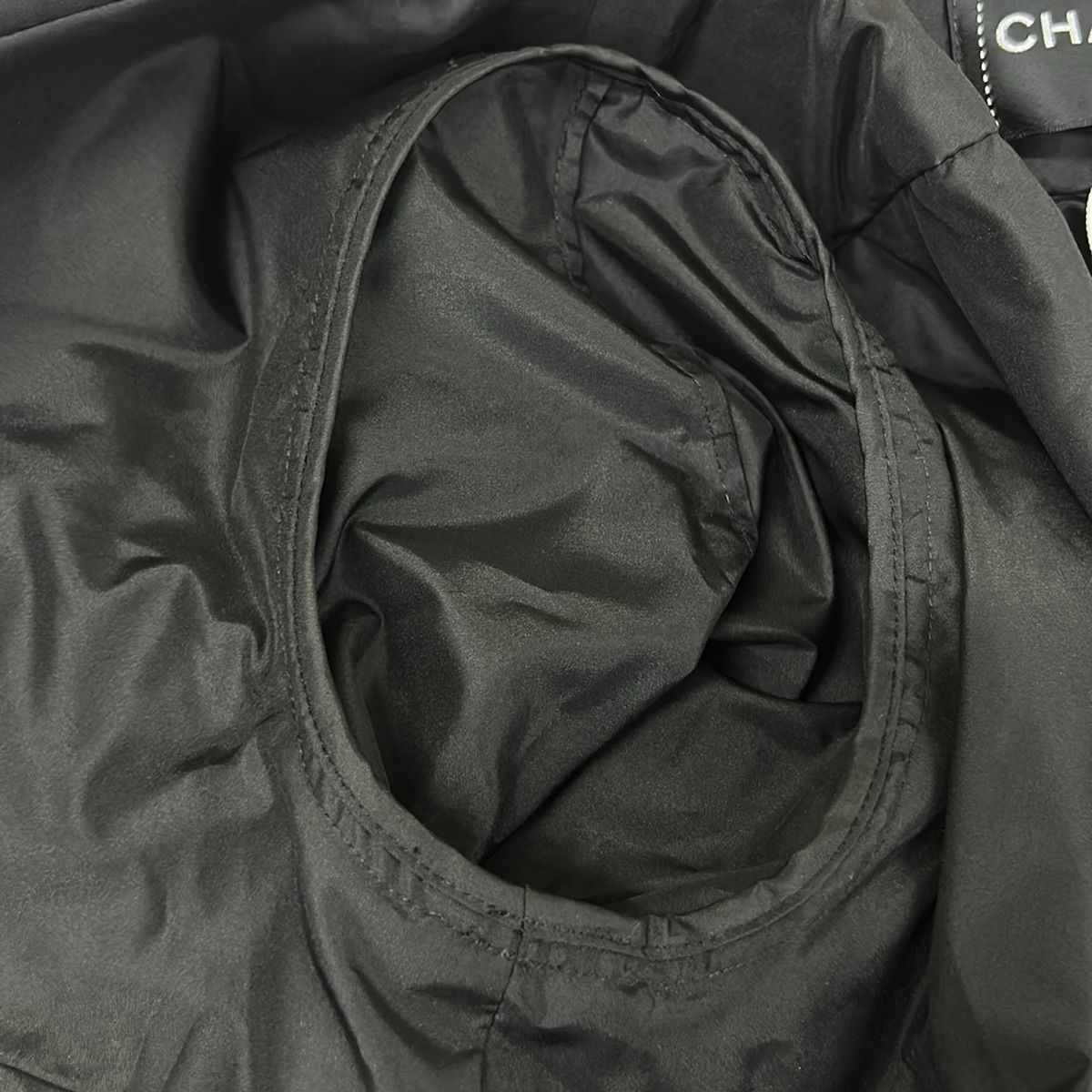 Chanel Jacket 36 S Black Long Sleeve Short Length Sarah Color Cruise Collection — view 9