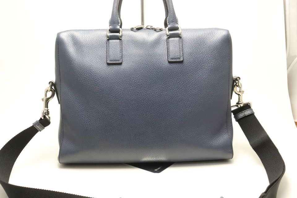 Gucci Leather 2-Way Business Briefcase — view 2