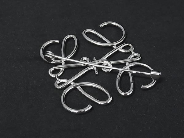 Loewe Anagram Pin Brooch Pin Badge Silver — view 2