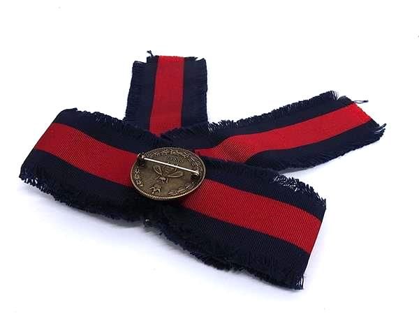 Gucci Web Grosgrain Bow Color Stone Pin Brooch Pin Badge Navy — view 2