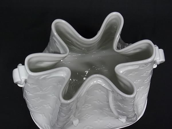 Louis Vuitton Monogram Vase Porcelain Object Interior White — view 3