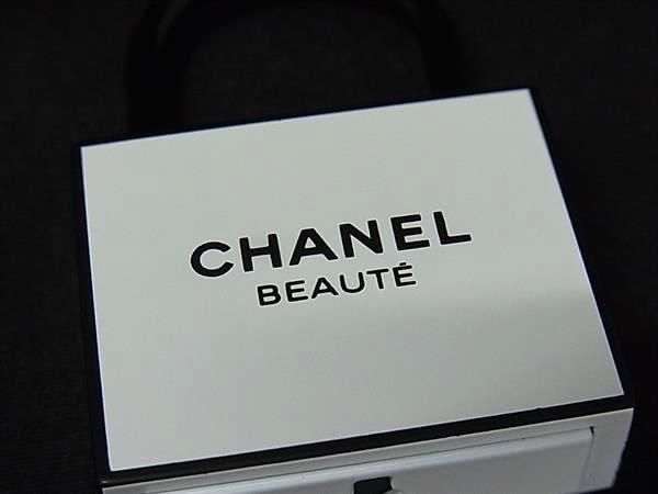 Chanel CC Logo la Collection Cadena Padlock Black White — view 5