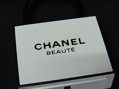 Chanel CC Logo la Collection Cadena Padlock Black White — view 5