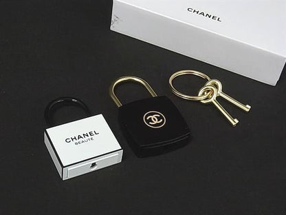 Chanel CC Logo la Collection Cadena Padlock Black White