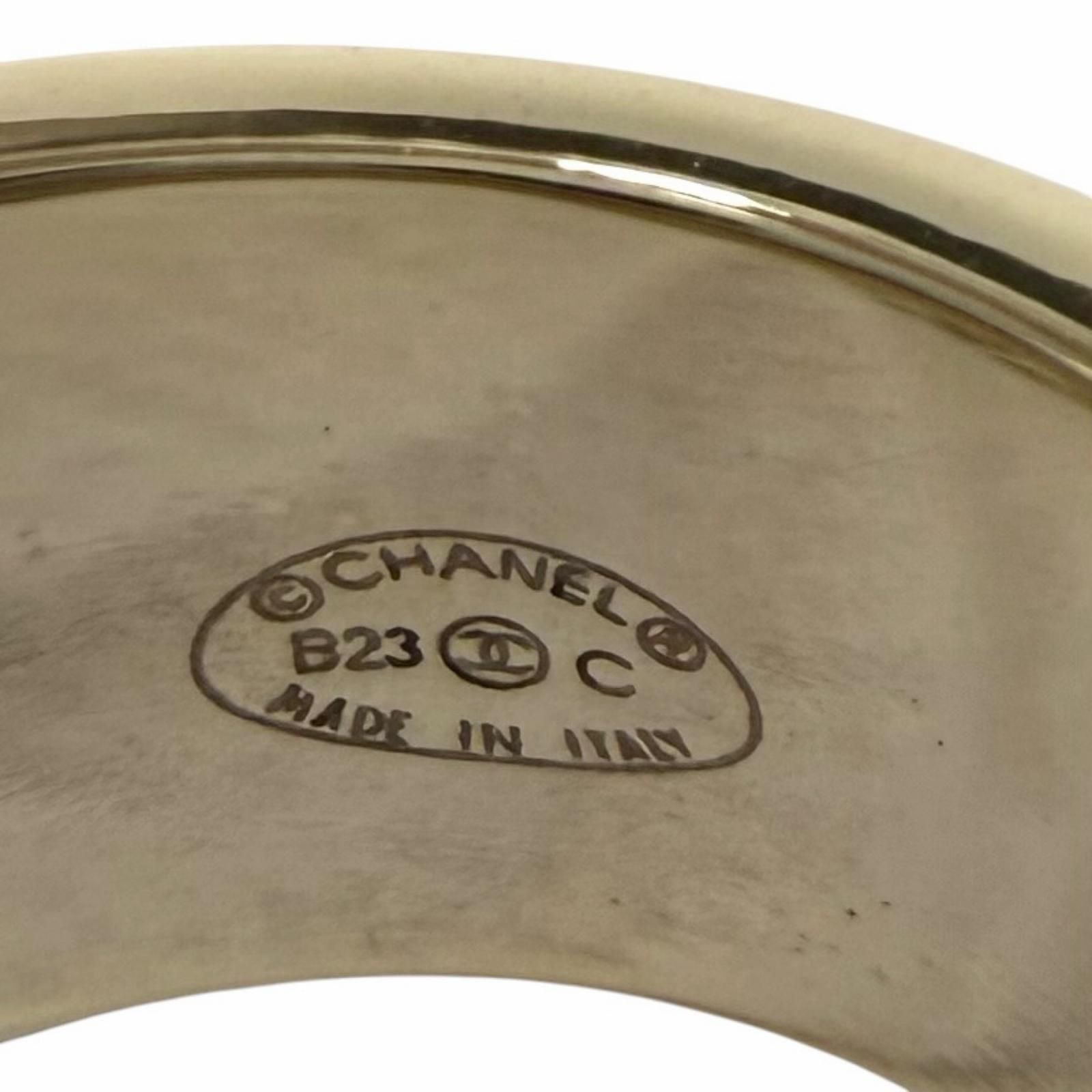 Chanel 23c Quilted Turnlock Bag Charm Ring White Black Gold — view 6