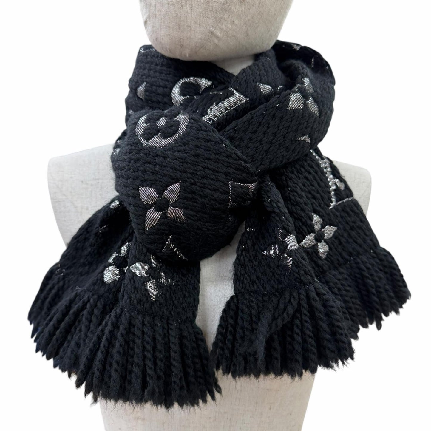 Louis Vuitton Echarpe Logo Mania Shine Wool Silk Noir Scarf with Fringe — view 3