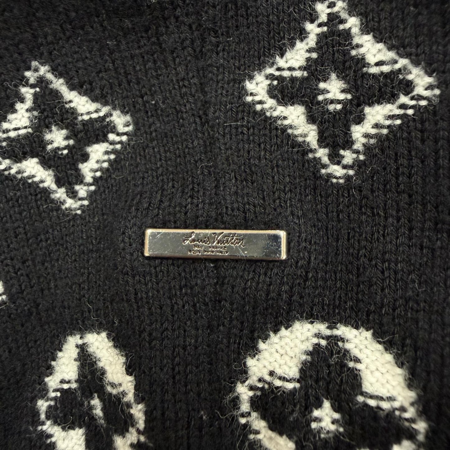Louis Vuitton Monogram Gradient Cotton 100% Logo Plate Crew Neck Pullover Knit — view 6