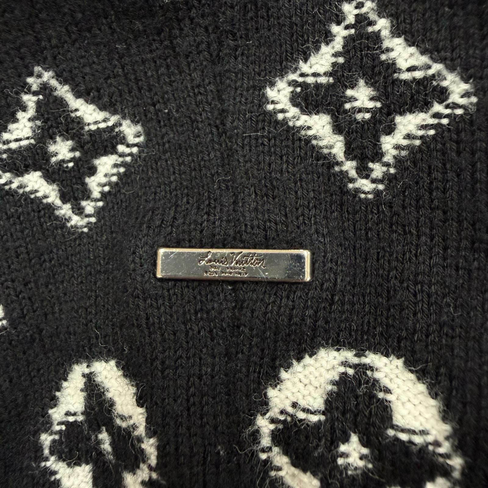 Louis Vuitton Monogram Gradient Cotton 100% Logo Plate Crew Neck Pullover Knit — view 6
