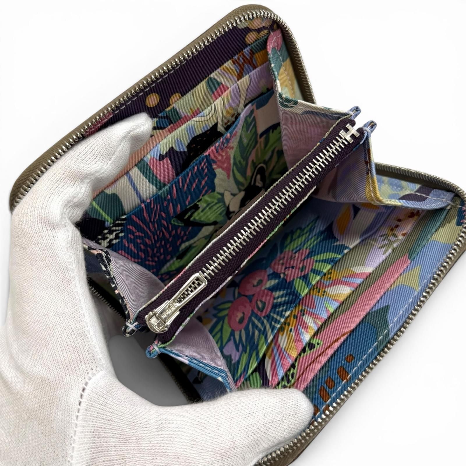 Hermes Compact Silk in Etoupe Veau Silver Round Zip Wallet Coin Case — view 4