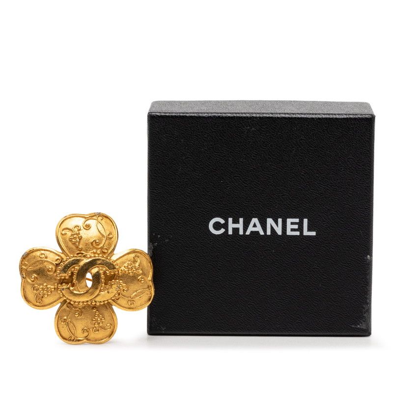Chanel CC Logo Crowbar Motif Vintage Brooch 96 Gold Plated — view 4