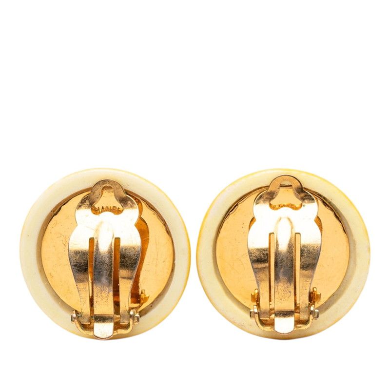 Chanel CC Logo Vintage Round Earrings 97 Gold Yellow Plastic Plated — view 2