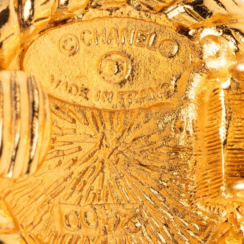 Chanel CC Logo Round Earrings Gold Plated — view 3