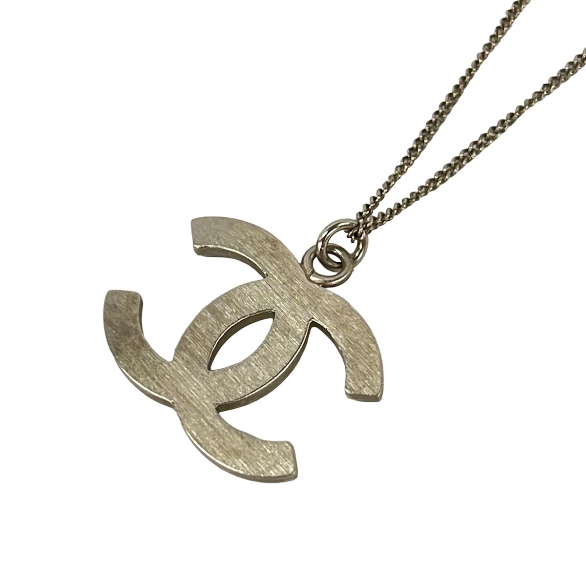 Chanel Necklace CC Logo Silver Clear — view 3