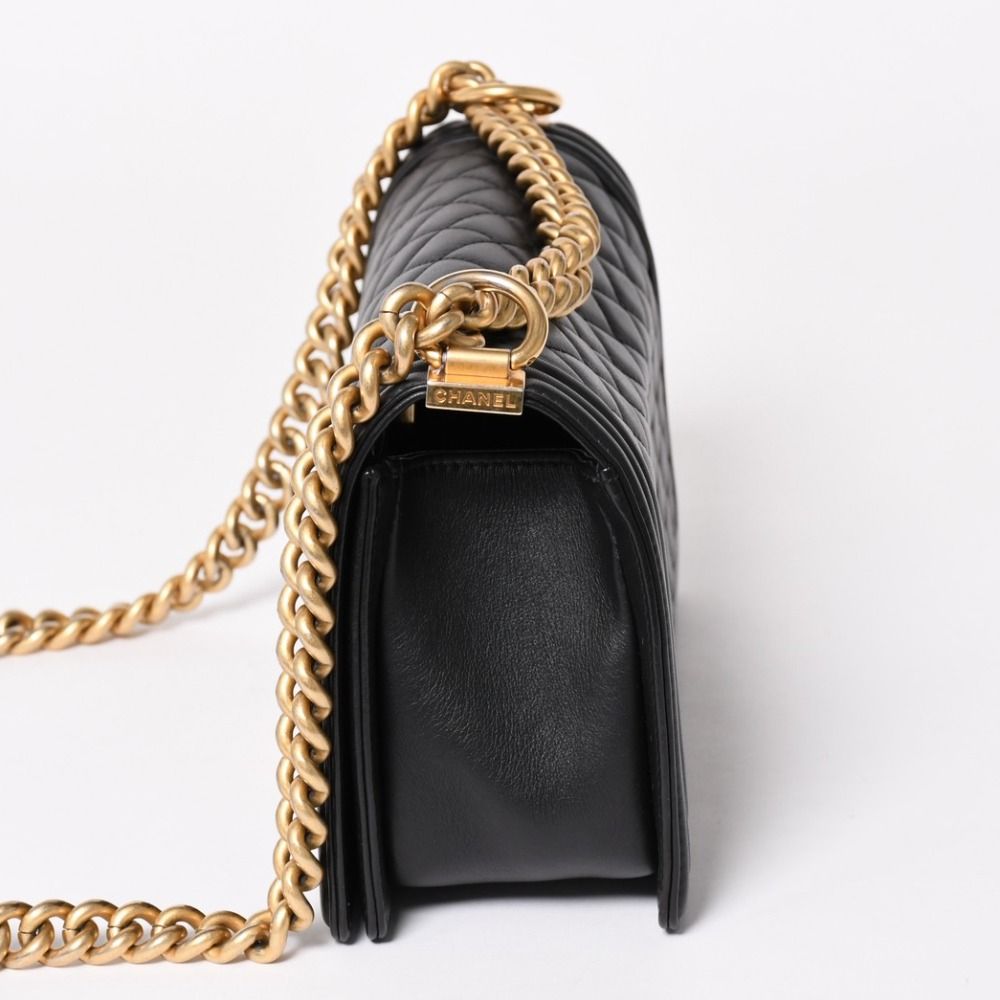 Chanel Boy 25 Chain Shoulder Bag Base CC Logo Lambskin Black — view 4