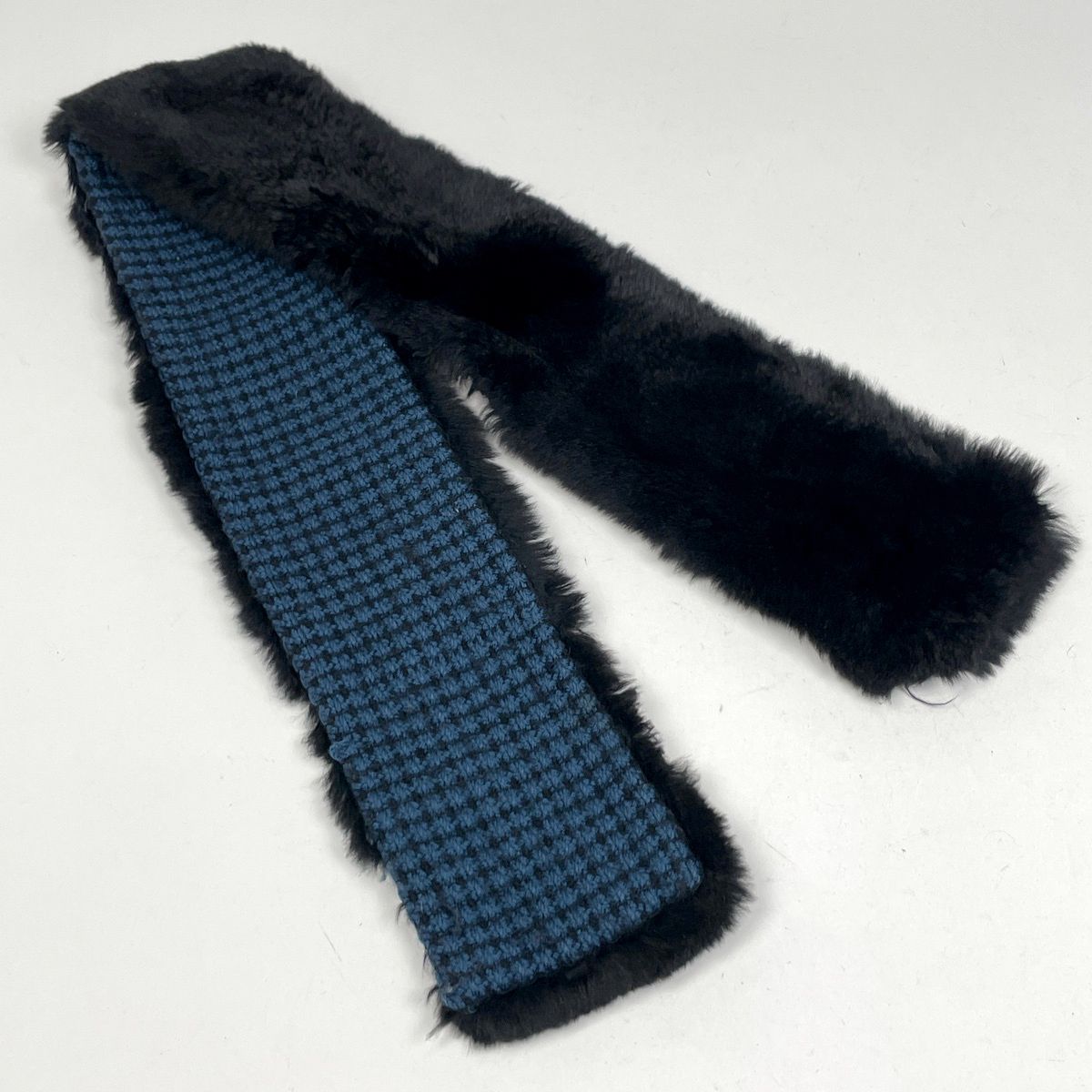 Chanel CC Logo Fur Scarf Shawl Fur Black Blue — view 2