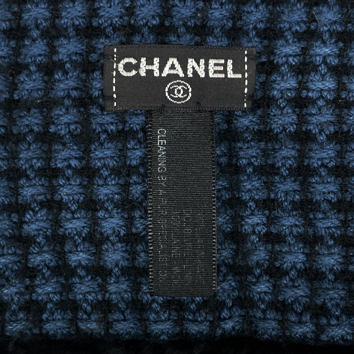 Chanel CC Logo Fur Scarf Shawl Fur Black Blue — view 7