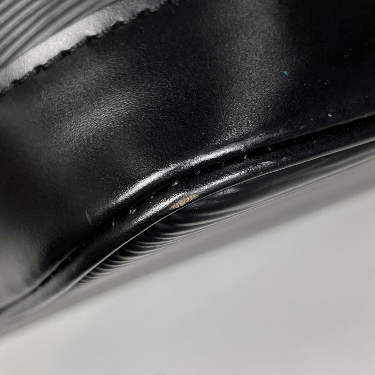 Louis Vuitton Alma Handbag Epi Noir — view 3