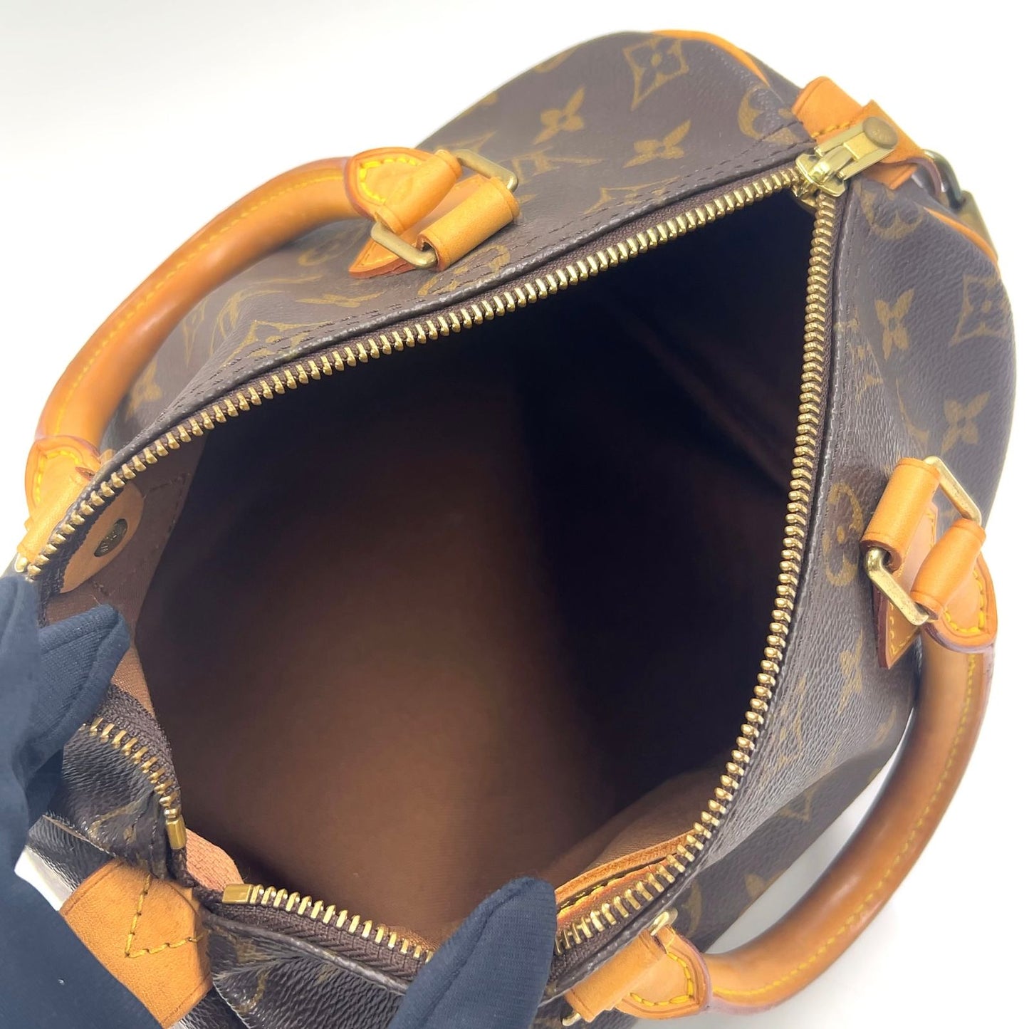 Louis Vuitton Speedy 25 Vintage Handbag — view 3