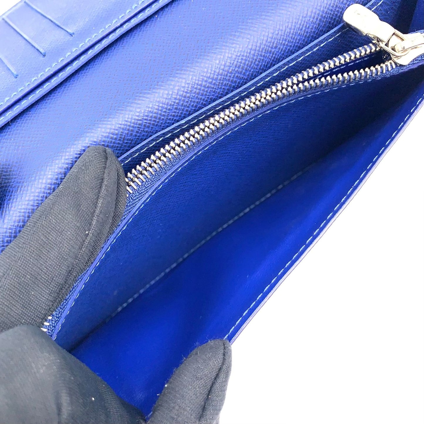 Louis Vuitton Portefeuille Brazza Taiga Cobalt Leather Blue Bifold Wallet Silver — view 5