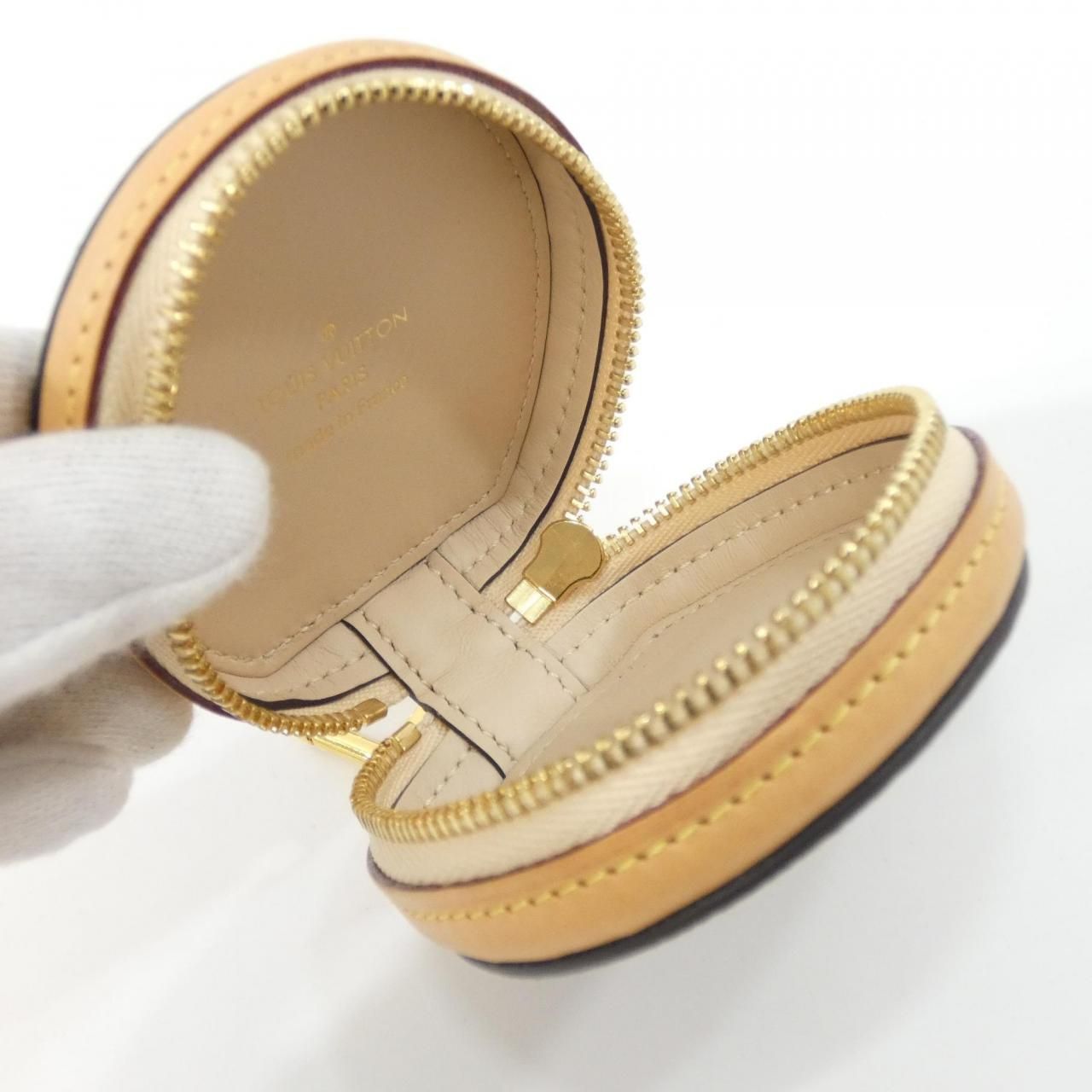 Louis Vuitton Monogram Etui Earphones Case — view 5