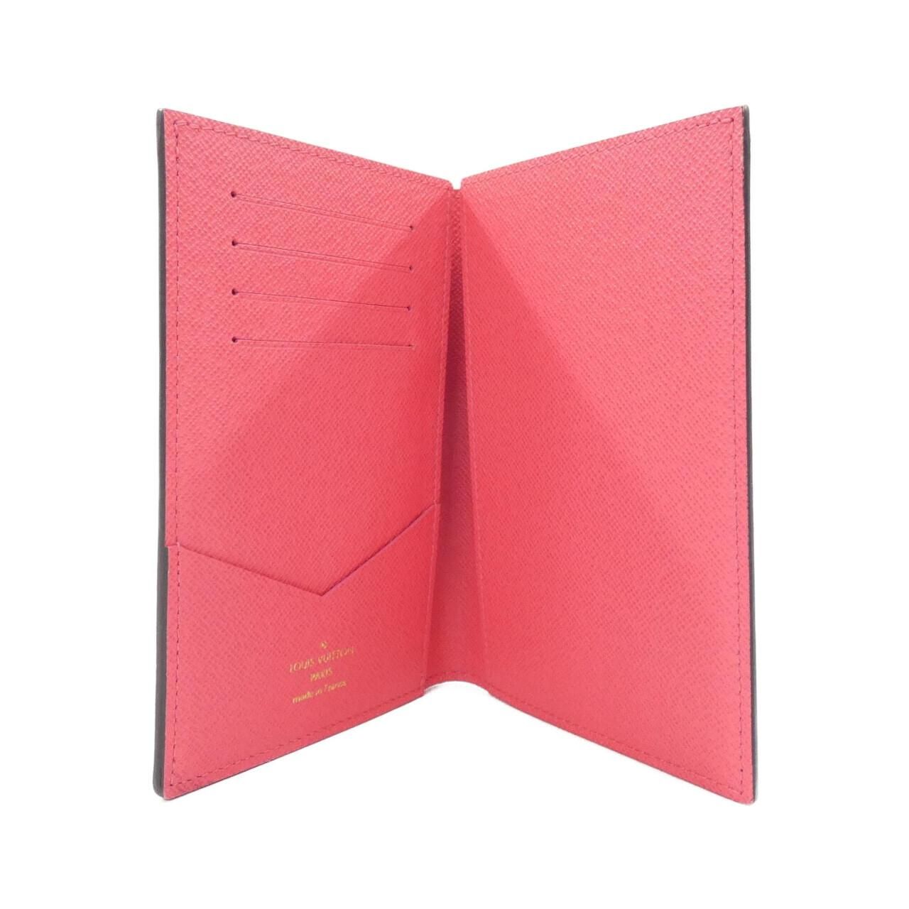 Louis Vuitton Monogram Passport Cover Couverture — view 4