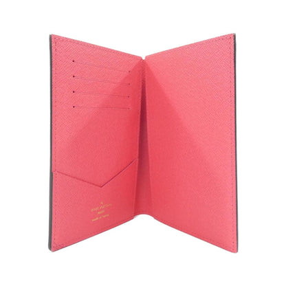 Louis Vuitton Monogram Passport Cover Couverture — view 4