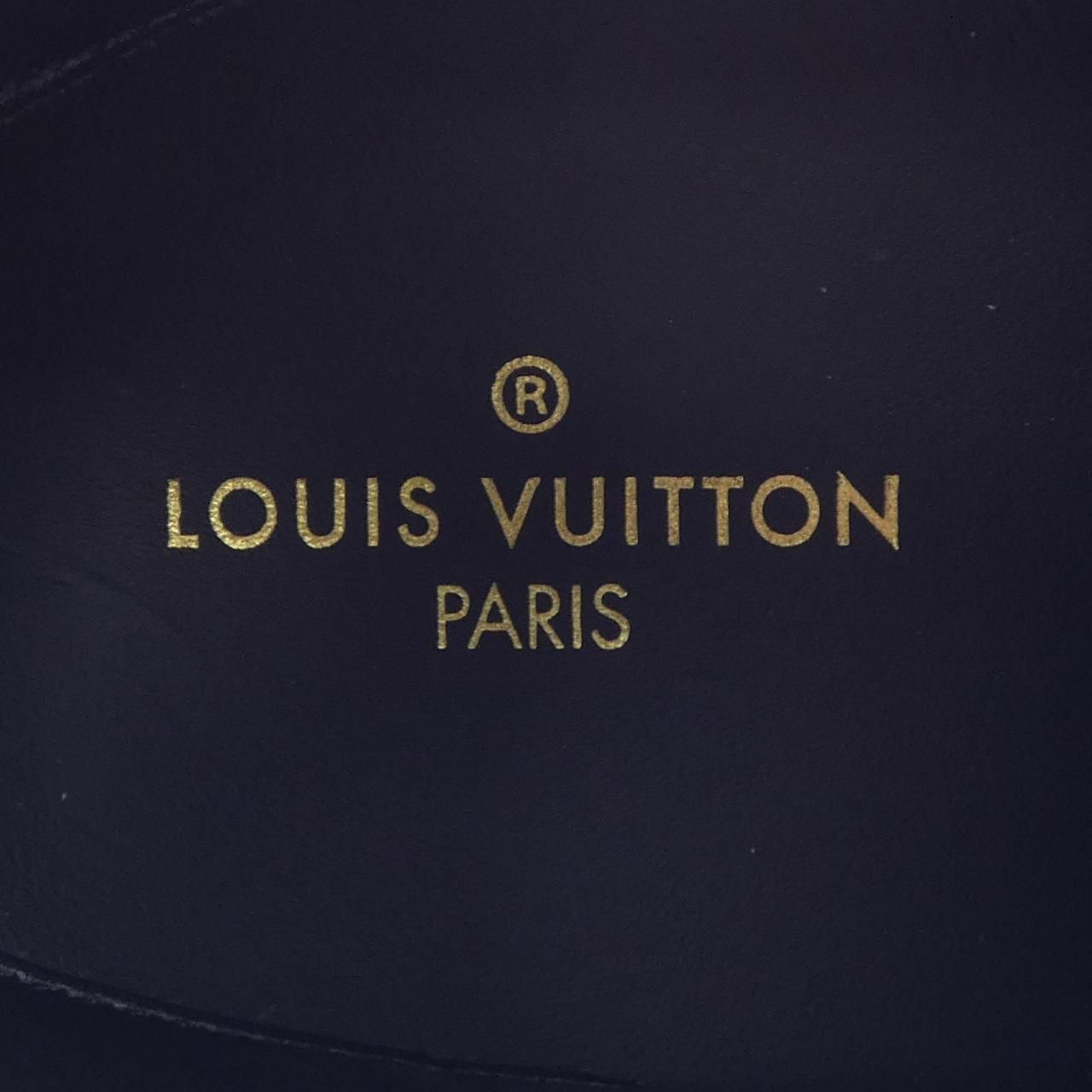 Louis Vuitton Run Away Line Sneakers — view 6
