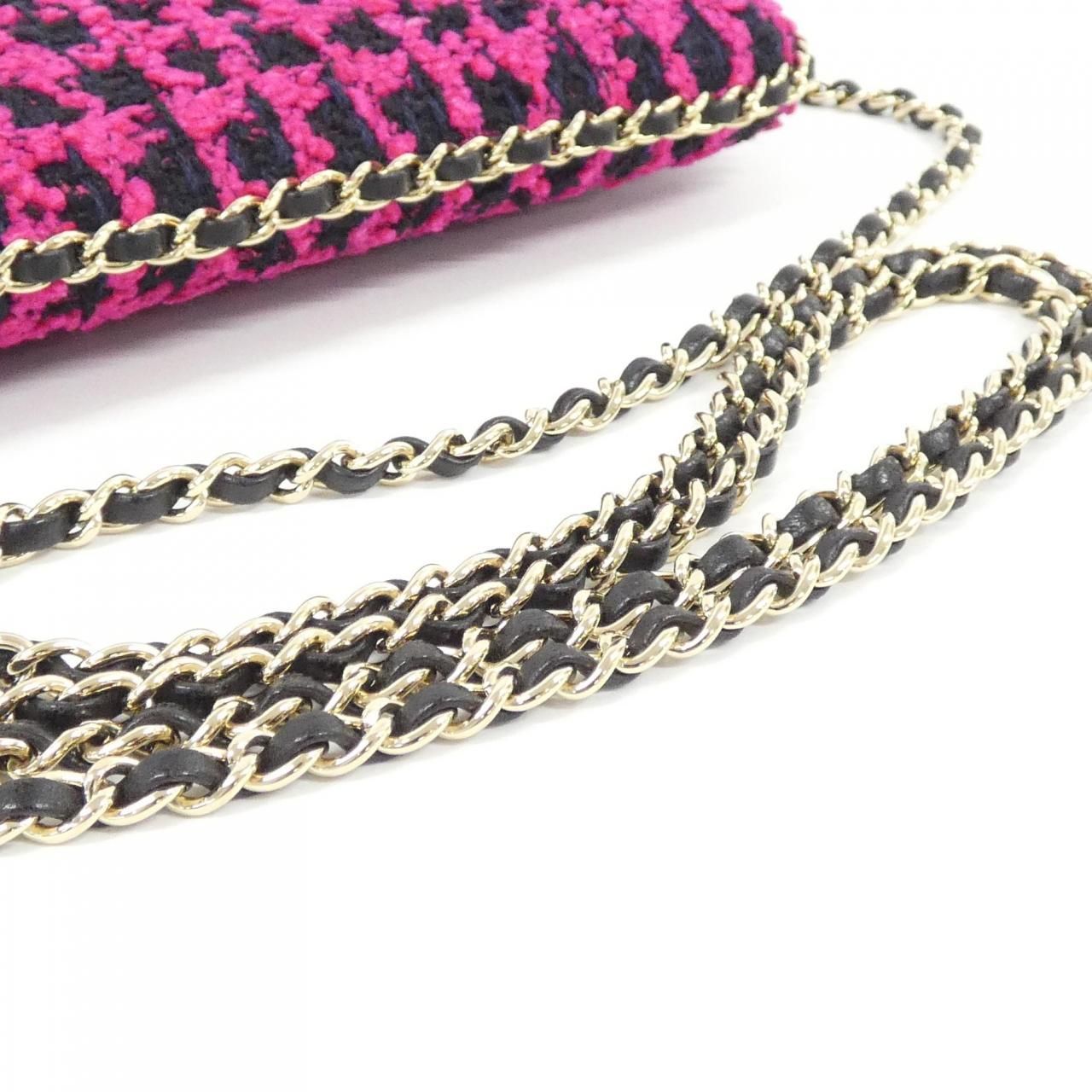 Chanel iPad Case Gold — view 4