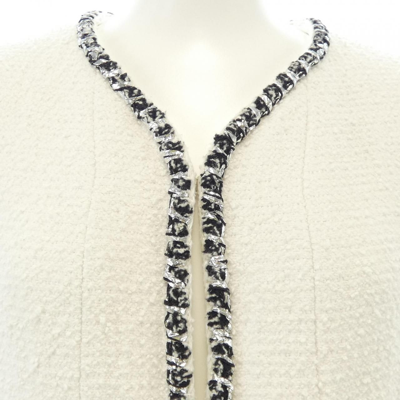 Chanel Collarless Jacket White — view 6