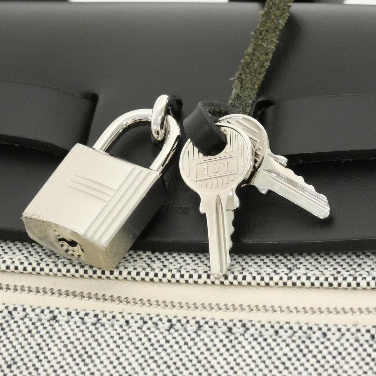 Hermes Circuit Rider Herbag Zip Hobnailed PM — view 4