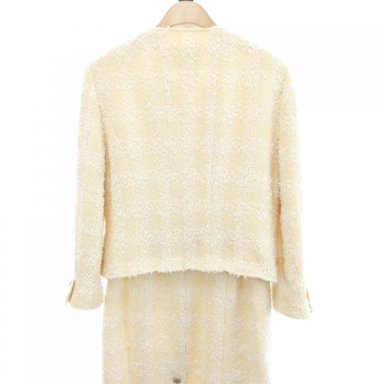 Chanel Vintage Suit Beige — view 2