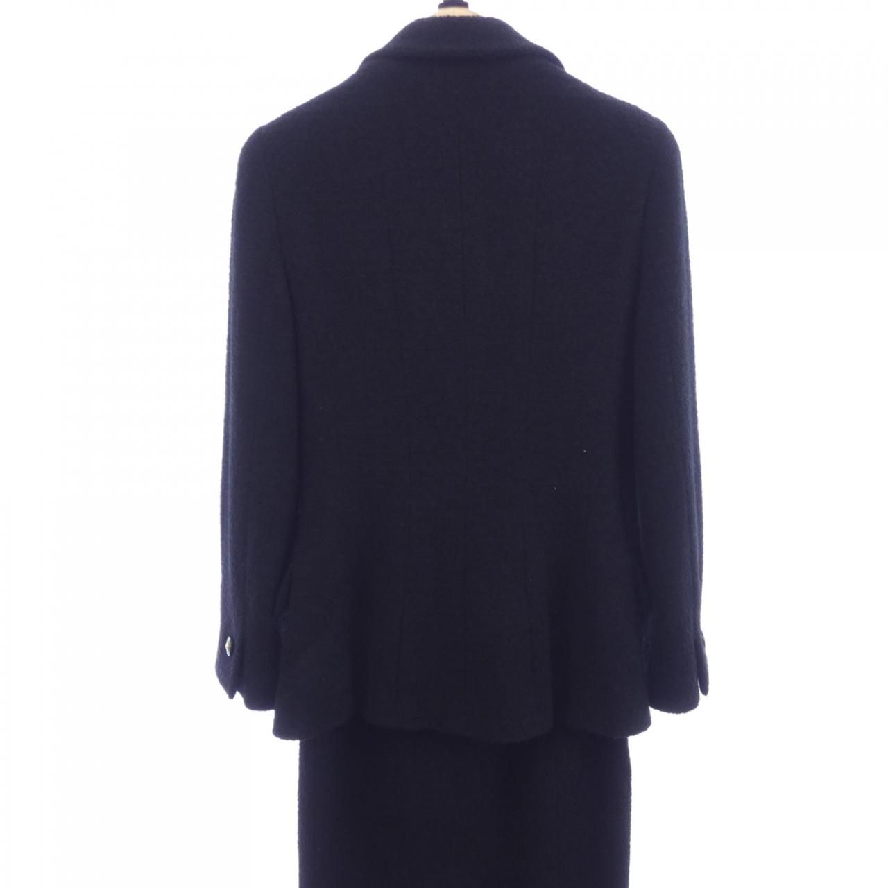 Chanel Vintage Suit Black — view 2