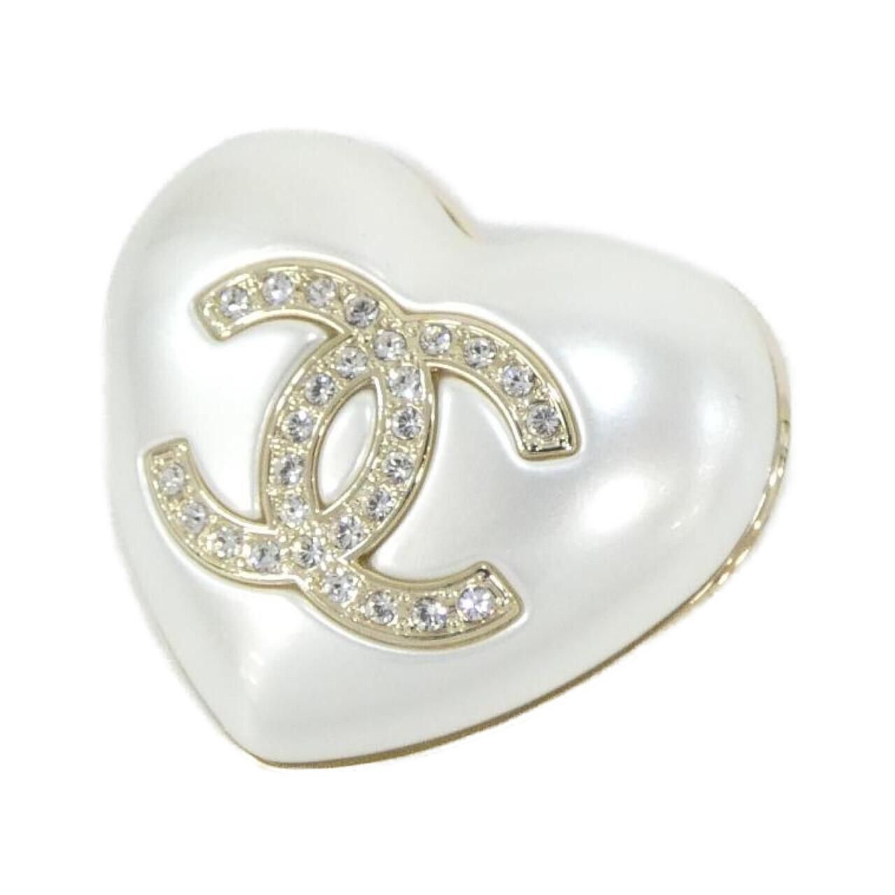 Chanel Brooch Gold